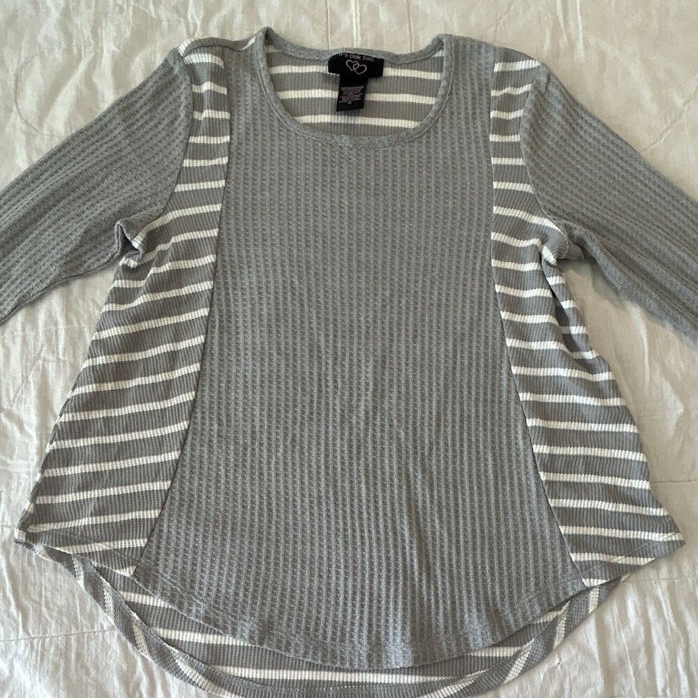 It’s Our Time Girls XL Gray/White Striped Waffle Knit Scoop Neck Top 0108